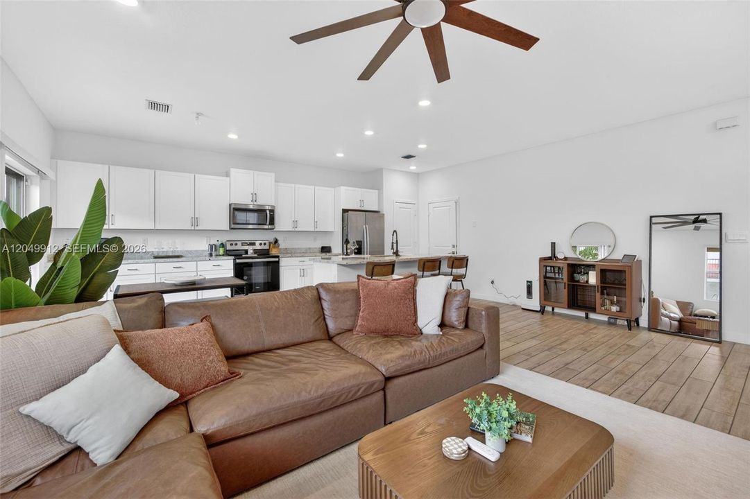 For Rent: $2,900 (4 beds, 3 baths, 1757 Square Feet)