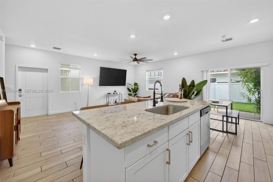 For Rent: $2,900 (4 beds, 3 baths, 1757 Square Feet)