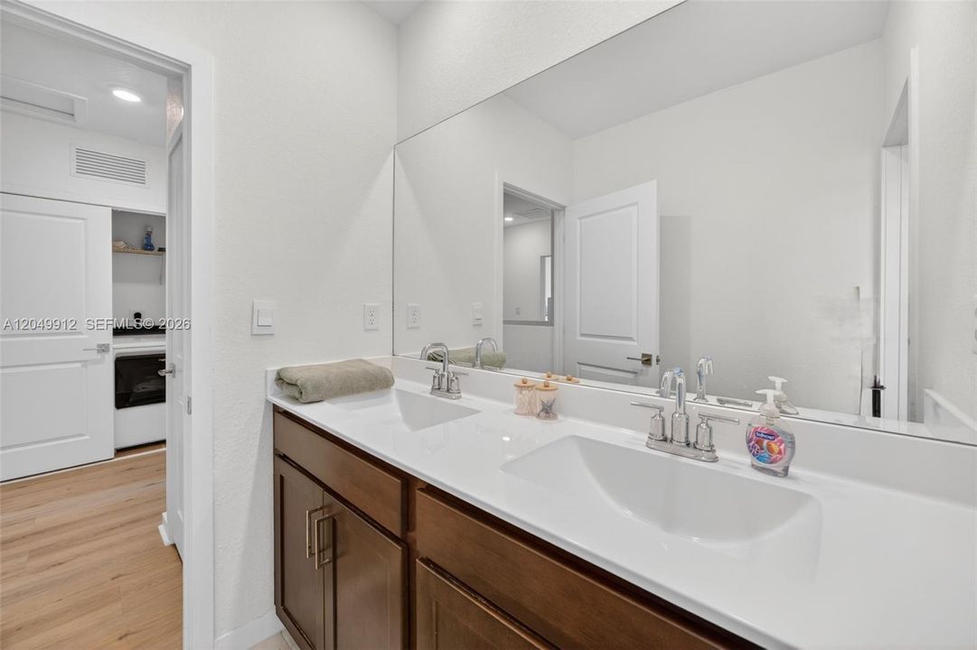 For Rent: $2,900 (4 beds, 3 baths, 1757 Square Feet)