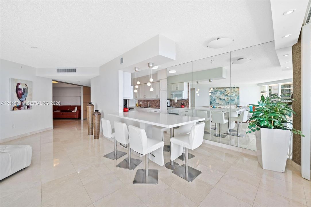 For Rent: $6,900 (2 beds, 2 baths, 1760 Square Feet)
