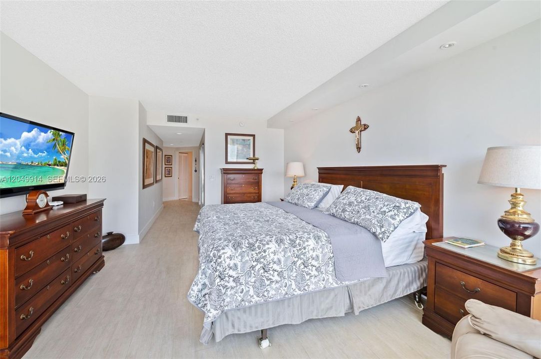 For Rent: $6,900 (2 beds, 2 baths, 1760 Square Feet)