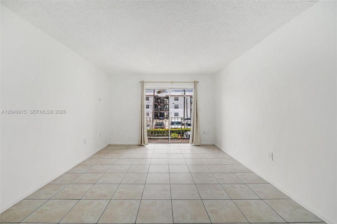 For Sale: $179,000 (1 beds, 1 baths, 575 Square Feet)