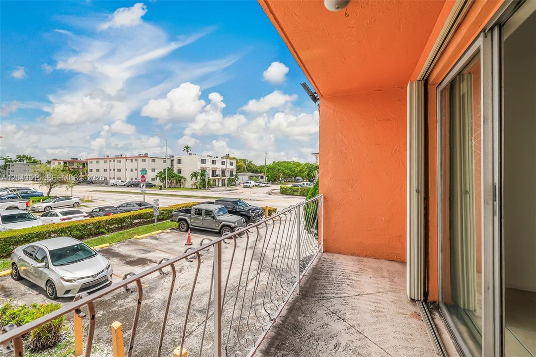 For Sale: $179,000 (1 beds, 1 baths, 575 Square Feet)