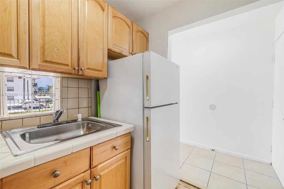 For Sale: $179,000 (1 beds, 1 baths, 575 Square Feet)