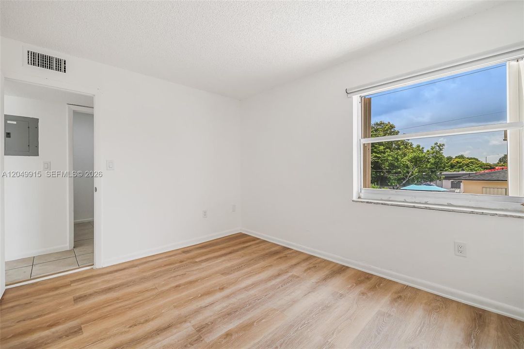 For Sale: $179,000 (1 beds, 1 baths, 575 Square Feet)