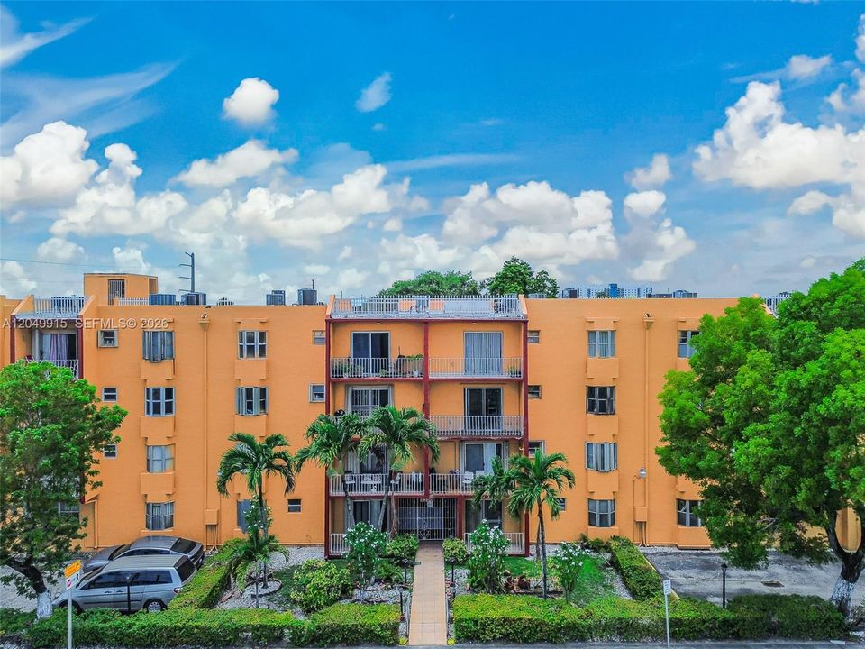 For Sale: $179,000 (1 beds, 1 baths, 575 Square Feet)