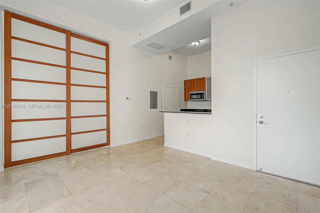 В аренду: $2,400 (1 спален, 1 ванн, 600 Квадратных фут)