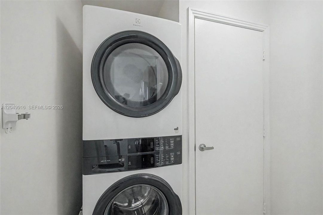 В аренду: $2,400 (1 спален, 1 ванн, 600 Квадратных фут)