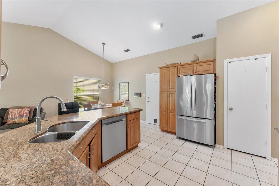 15-3715 Lancewood Place_015