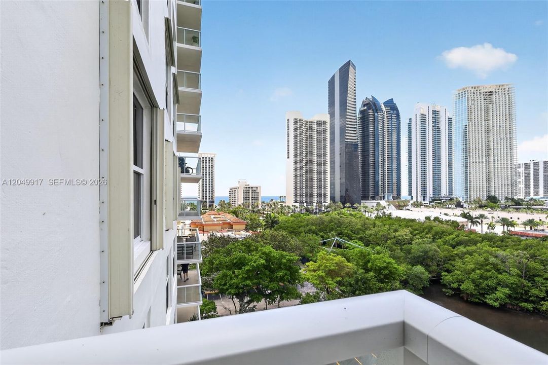 For Sale: $449,000 (2 beds, 2 baths, 1276 Square Feet)