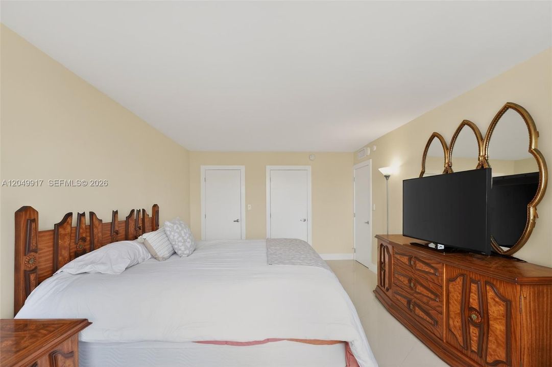 For Sale: $449,000 (2 beds, 2 baths, 1276 Square Feet)