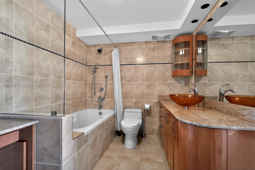 For Sale: $449,000 (2 beds, 2 baths, 1276 Square Feet)