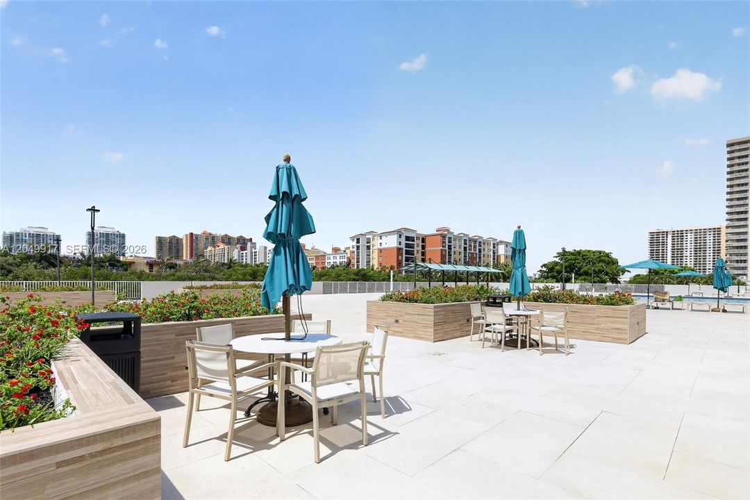 For Sale: $449,000 (2 beds, 2 baths, 1276 Square Feet)