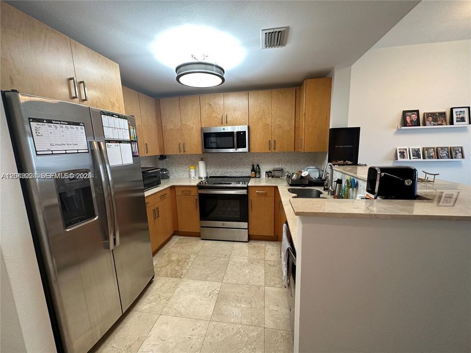 For Rent: $3,100 (1 beds, 1 baths, 753 Square Feet)