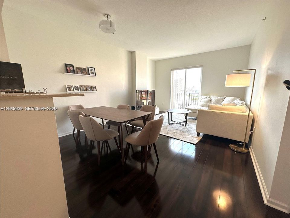 For Rent: $3,100 (1 beds, 1 baths, 753 Square Feet)
