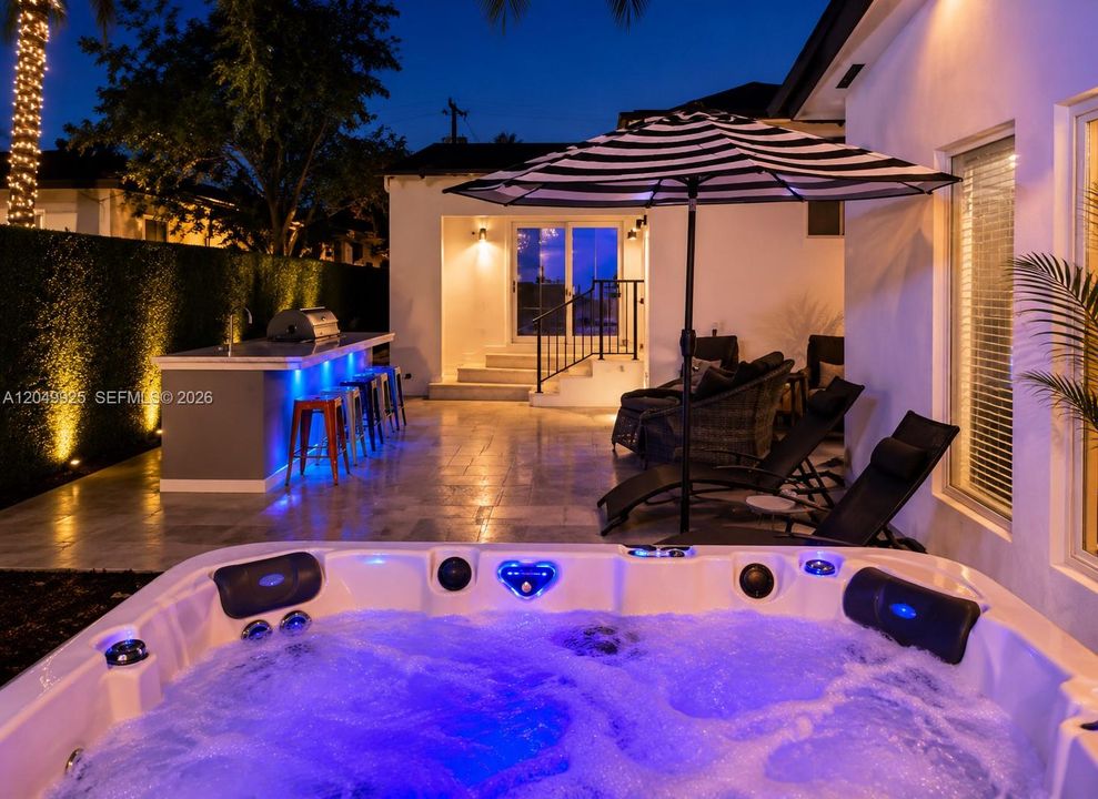For Rent: $6,500 (5 beds, 4 baths, 1986 Square Feet)