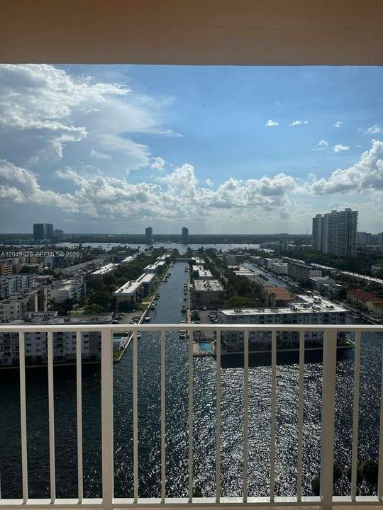For Rent: $2,900 (2 beds, 2 baths, 1008 Square Feet)