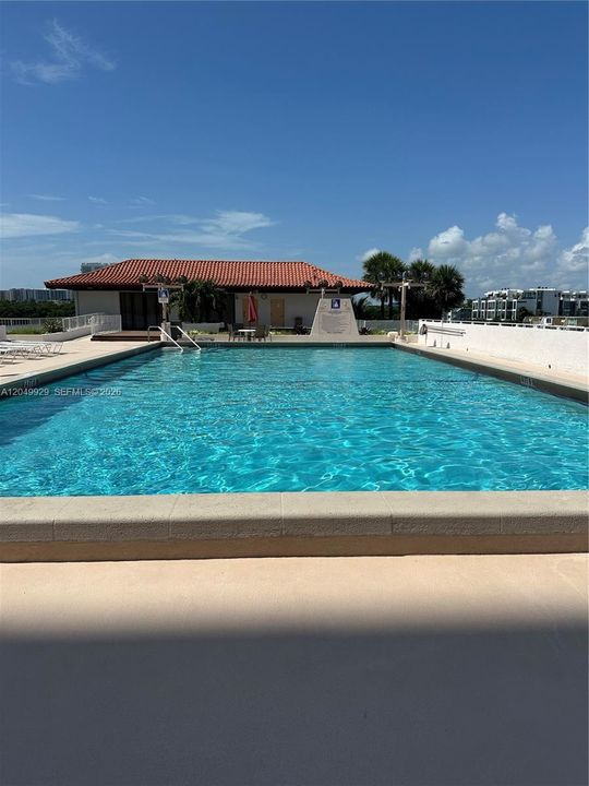 For Rent: $2,900 (2 beds, 2 baths, 1008 Square Feet)