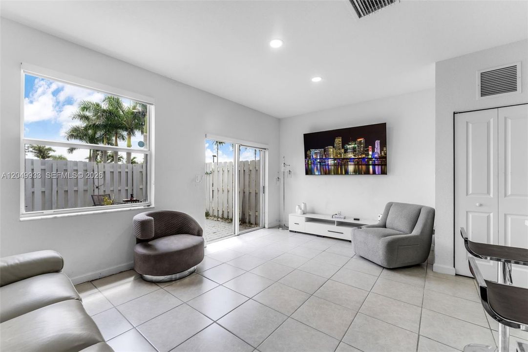 For Sale: $309,900 (3 beds, 2 baths, 1393 Square Feet)