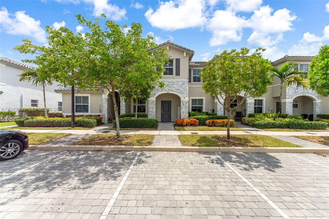 For Sale: $309,900 (3 beds, 2 baths, 1393 Square Feet)