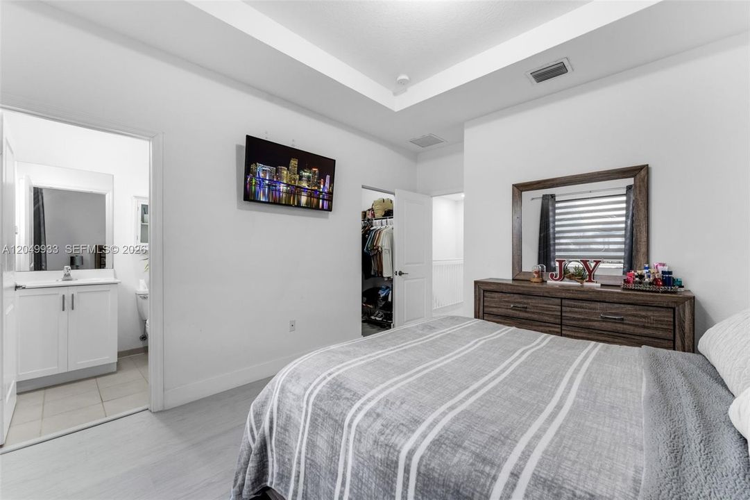 For Sale: $309,900 (3 beds, 2 baths, 1393 Square Feet)