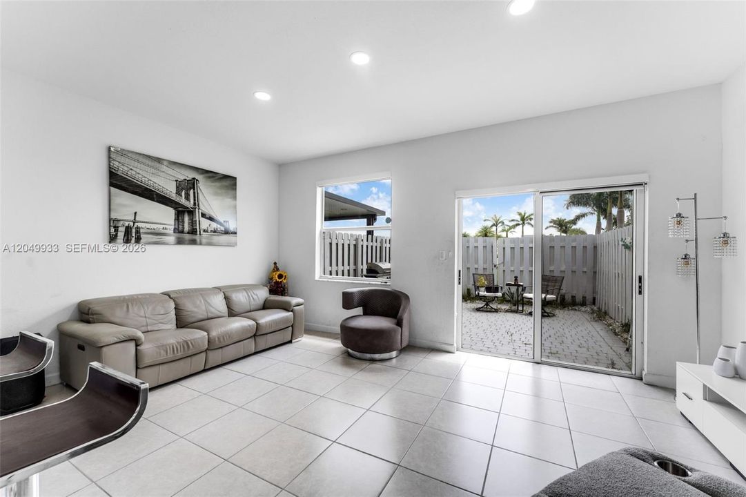 For Sale: $309,900 (3 beds, 2 baths, 1393 Square Feet)