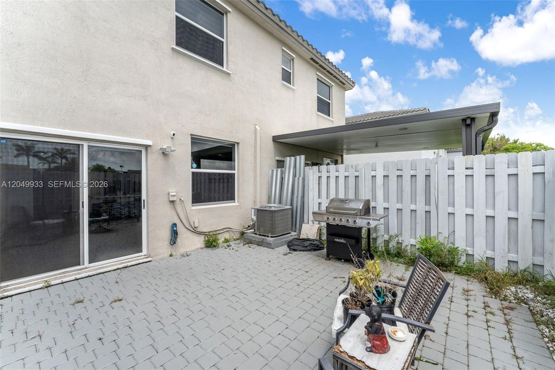 For Sale: $309,900 (3 beds, 2 baths, 1393 Square Feet)