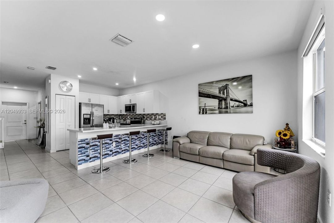 For Sale: $309,900 (3 beds, 2 baths, 1393 Square Feet)