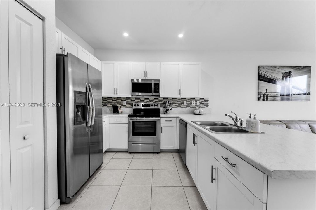 For Sale: $309,900 (3 beds, 2 baths, 1393 Square Feet)