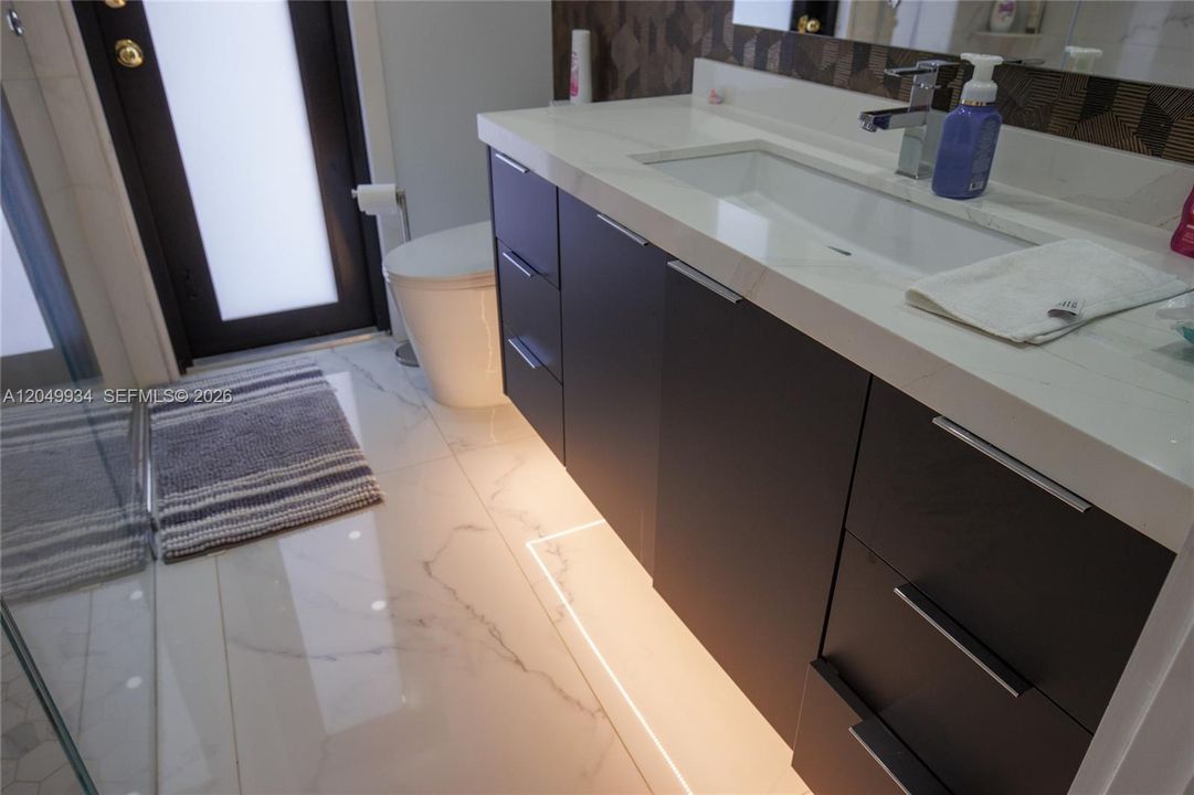 For Rent: $4,950 (4 beds, 2 baths, 1831 Square Feet)