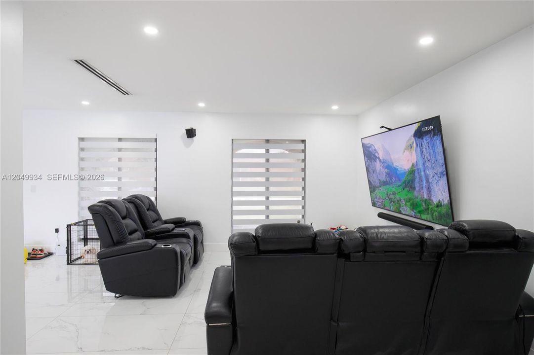 For Rent: $4,950 (4 beds, 2 baths, 1831 Square Feet)