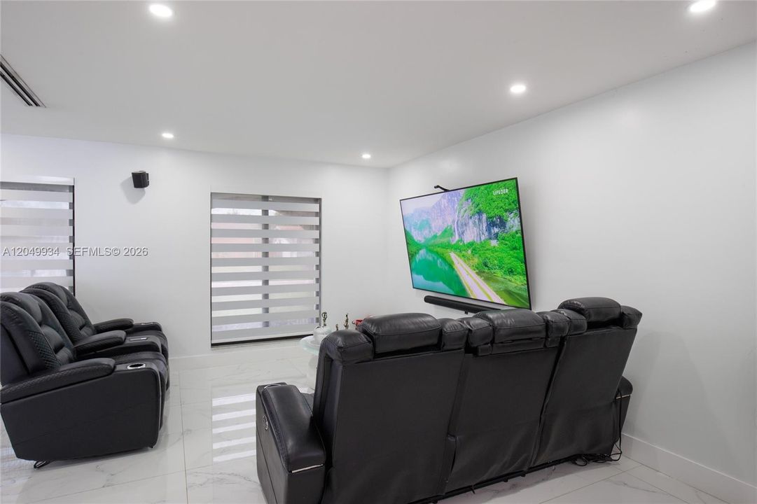 For Rent: $4,950 (4 beds, 2 baths, 1831 Square Feet)