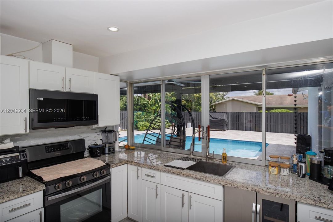 For Rent: $4,950 (4 beds, 2 baths, 1831 Square Feet)