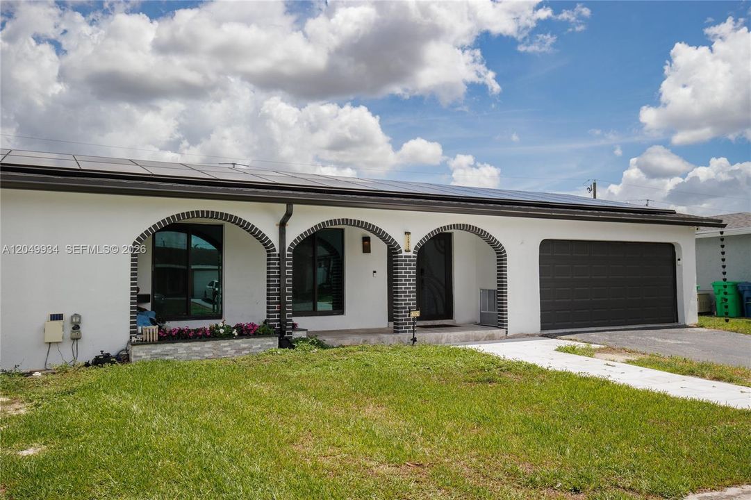 For Rent: $4,950 (4 beds, 2 baths, 1831 Square Feet)