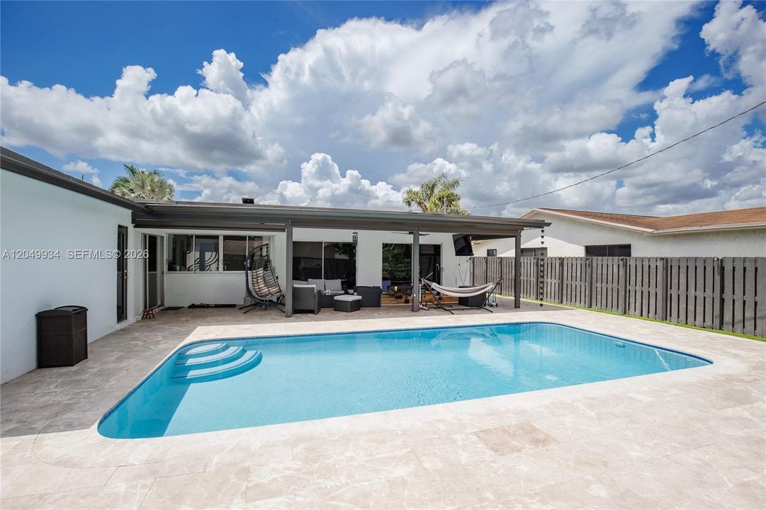For Rent: $4,950 (4 beds, 2 baths, 1831 Square Feet)