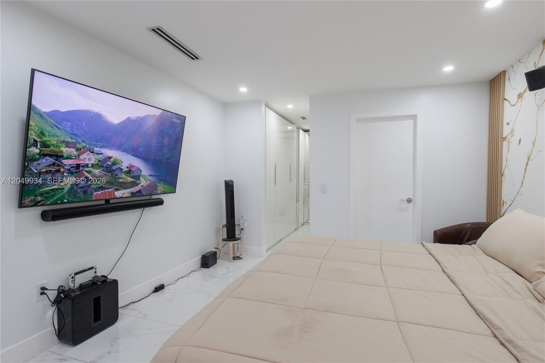 For Rent: $4,950 (4 beds, 2 baths, 1831 Square Feet)