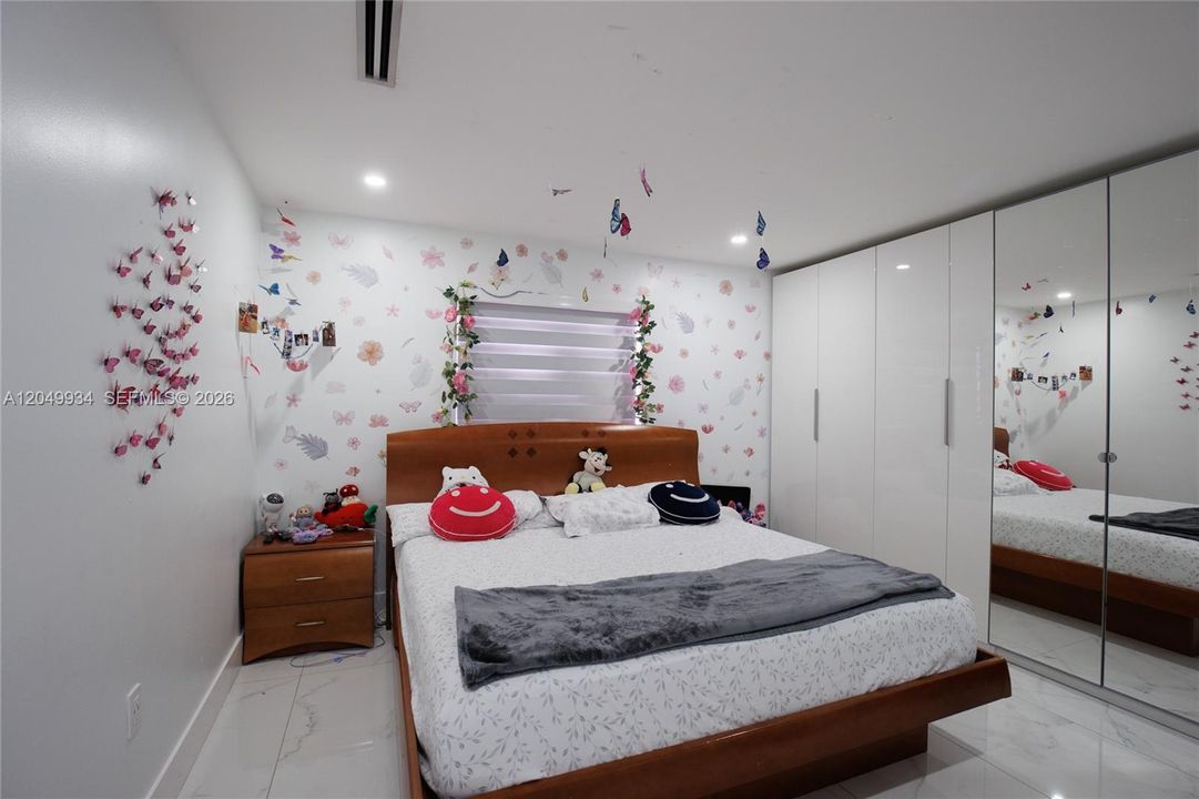 For Rent: $4,950 (4 beds, 2 baths, 1831 Square Feet)