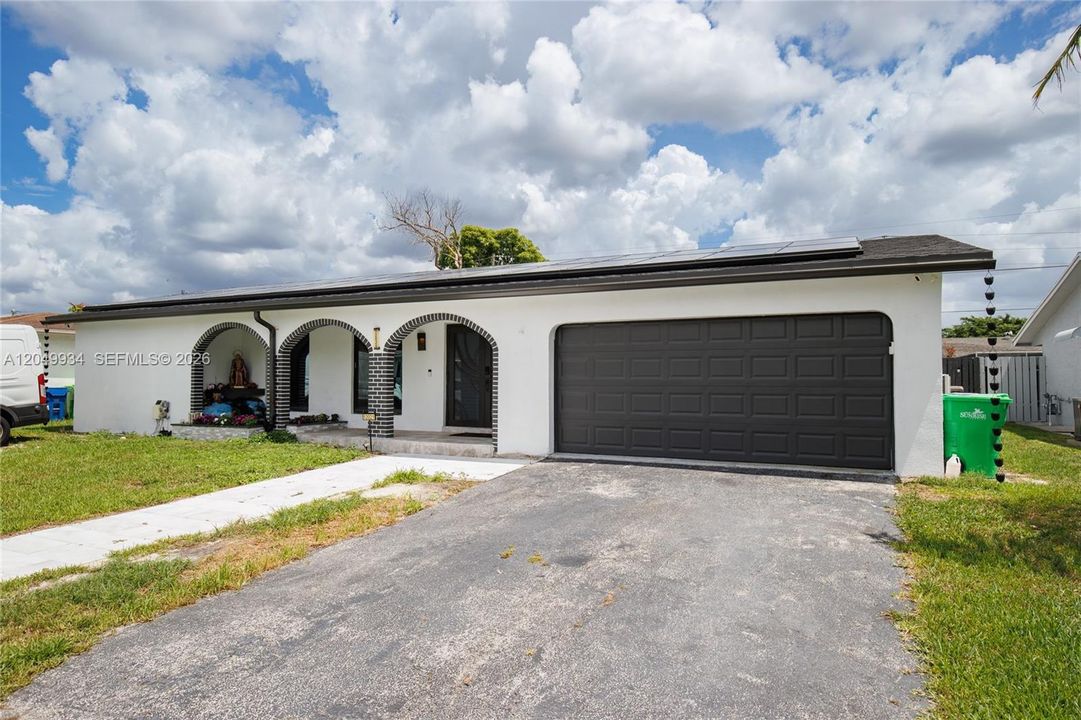For Rent: $4,950 (4 beds, 2 baths, 1831 Square Feet)