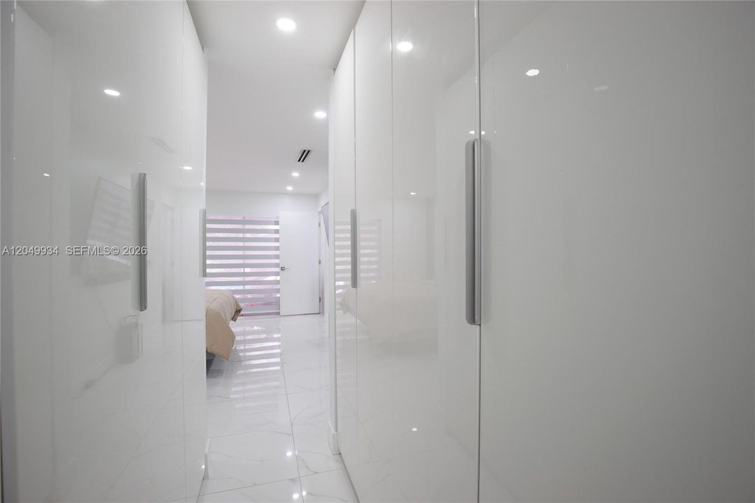 For Rent: $4,950 (4 beds, 2 baths, 1831 Square Feet)