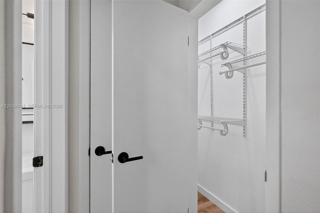 For Rent: $1,900 (0 beds, 1 baths, 400 Square Feet)