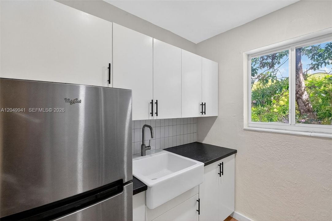For Rent: $1,900 (0 beds, 1 baths, 400 Square Feet)