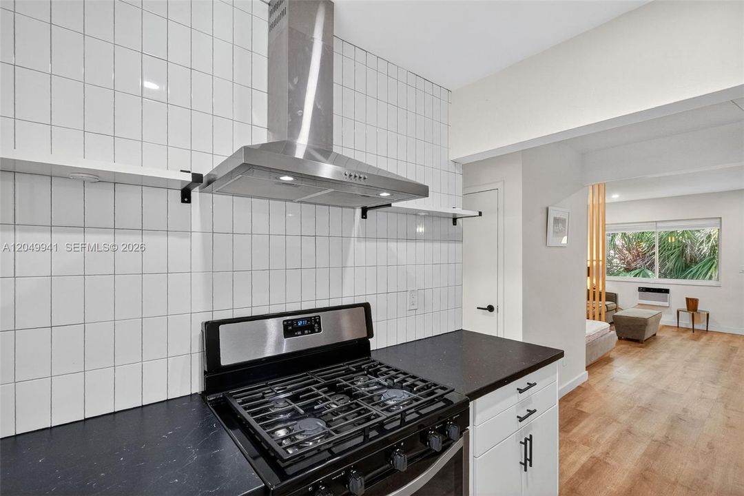 For Rent: $1,900 (0 beds, 1 baths, 400 Square Feet)