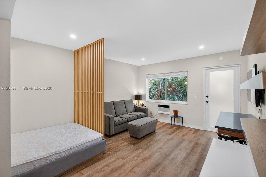 For Rent: $1,900 (0 beds, 1 baths, 400 Square Feet)