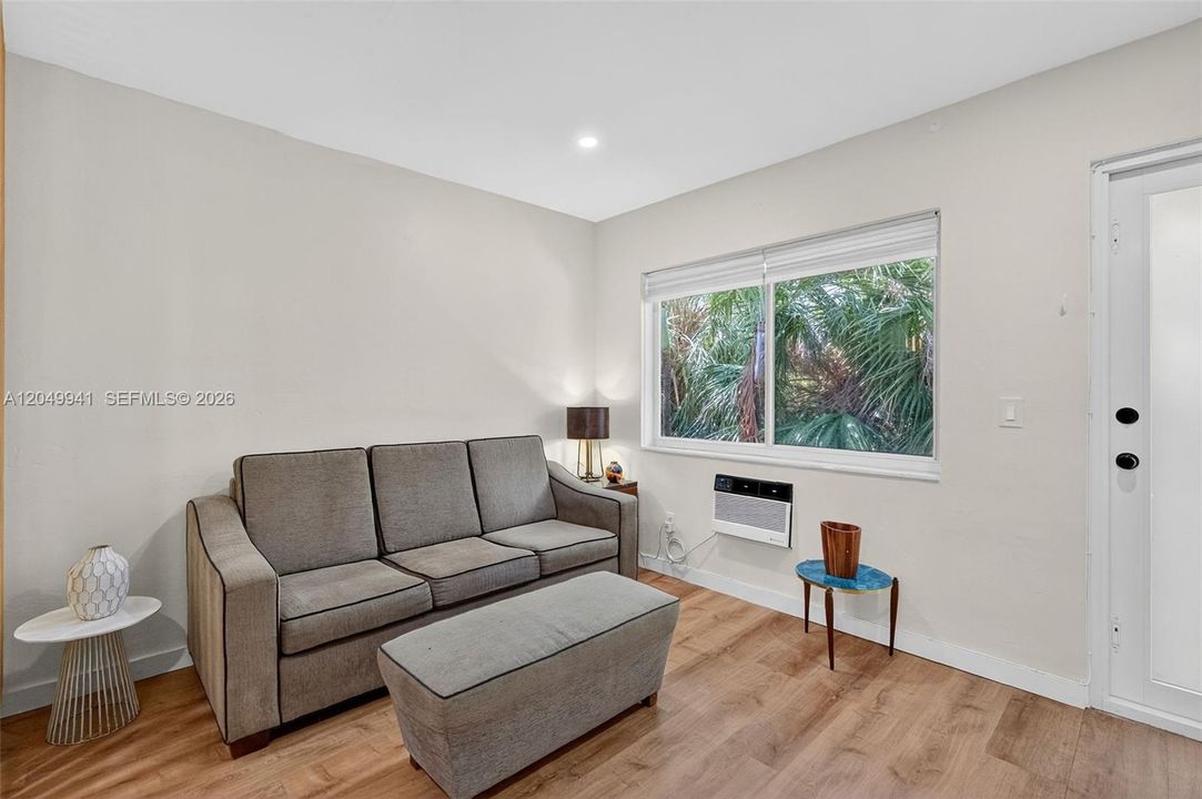 For Rent: $1,900 (0 beds, 1 baths, 400 Square Feet)