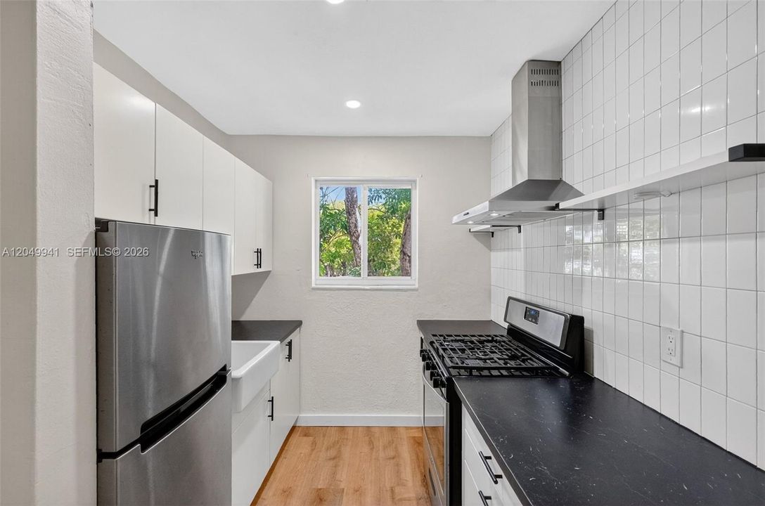 For Rent: $1,900 (0 beds, 1 baths, 400 Square Feet)