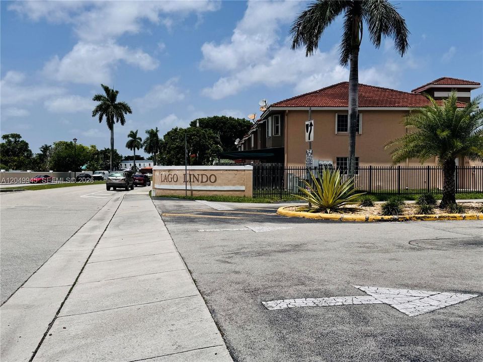 For Rent: $2,500 (2 beds, 2 baths, 950 Square Feet)