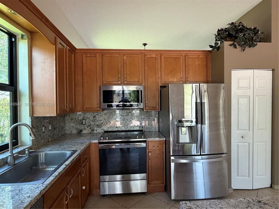 For Rent: $4,200 (3 beds, 2 baths, 1889 Square Feet)