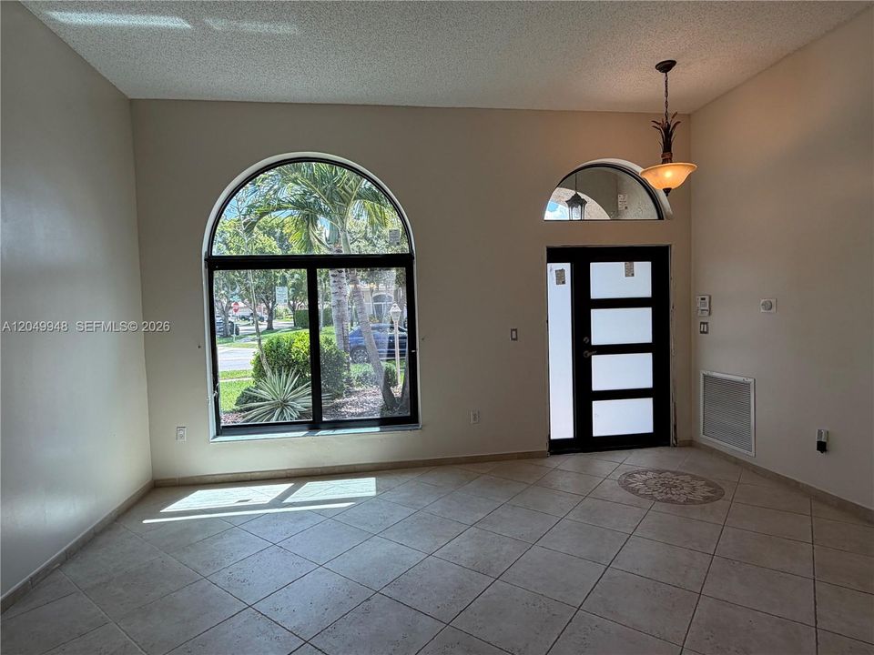 For Rent: $4,200 (3 beds, 2 baths, 1889 Square Feet)
