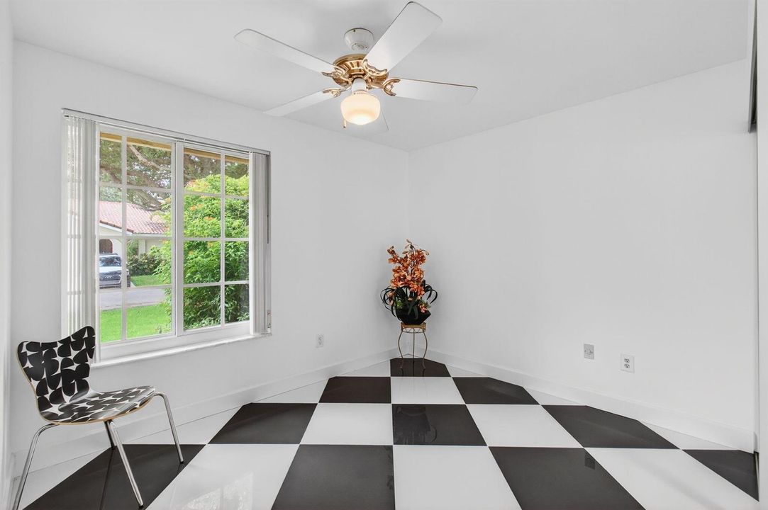 6105 VIA LAGUNA LN, 3/2/ CORNER VILLA
