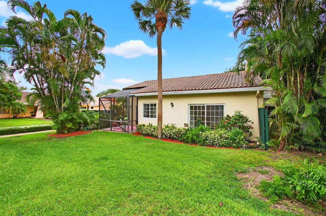 6105 VIA LAGUNA LN, 3/2/ CORNER VILLA